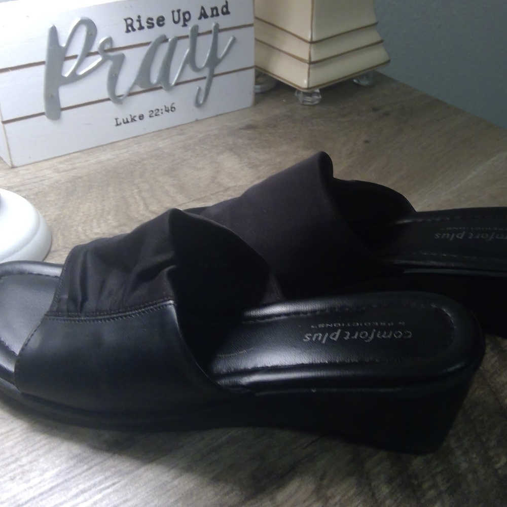 Comfort Plus Low Heel Slip Ons Size 7w